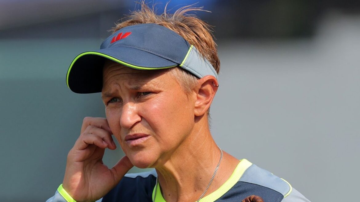 Shelley Nitschke will continue her role as the head coach of the team until June 2029.