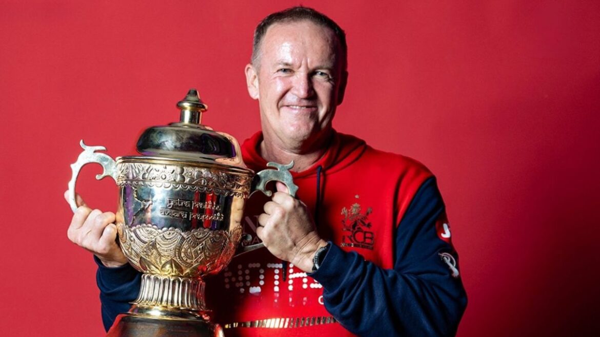 Andy Flower distances himself from England Test job talks; Stephen Fleming also responds to job offer from ECB